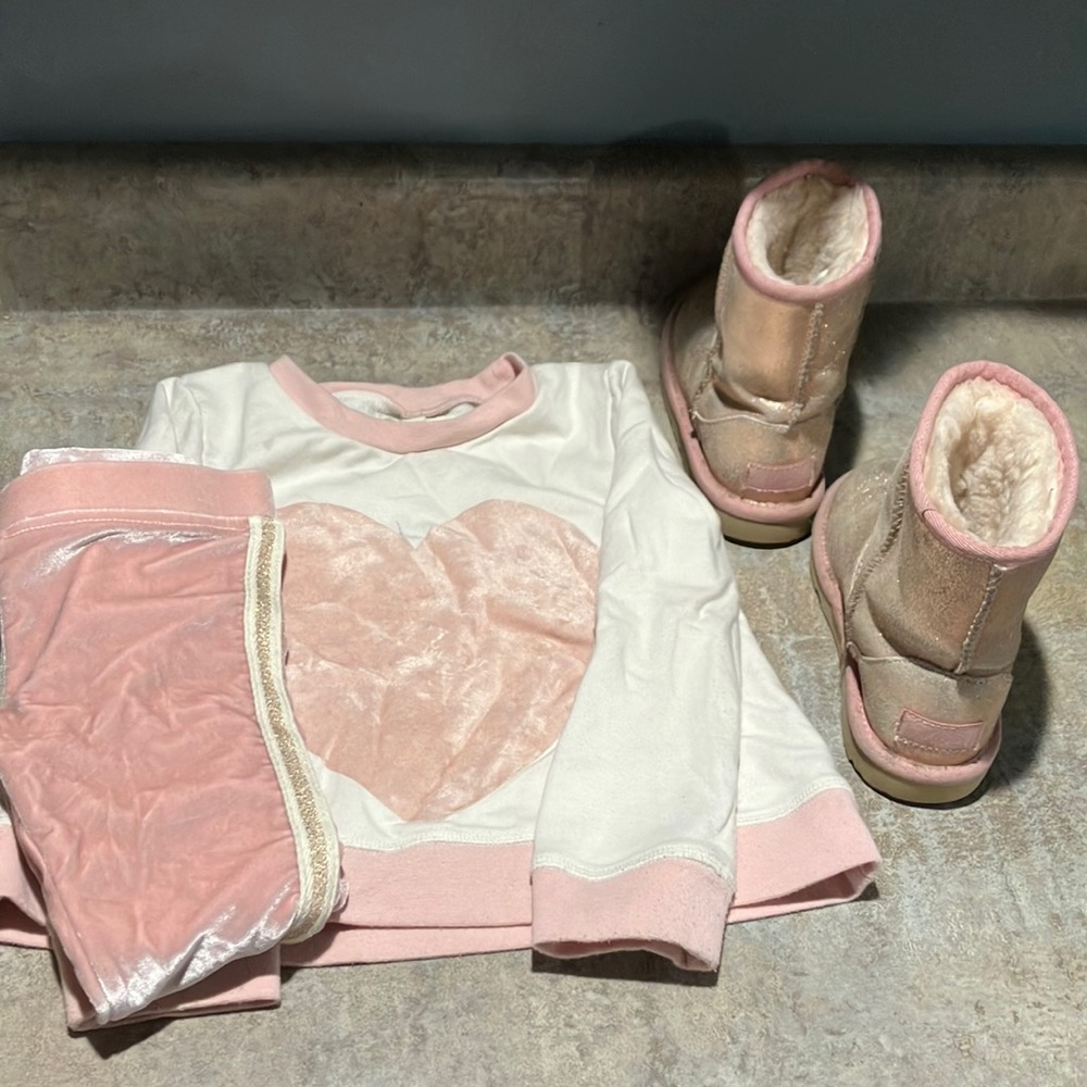 ⭐️Toddler kids Ugg Boots bundle⭐️
